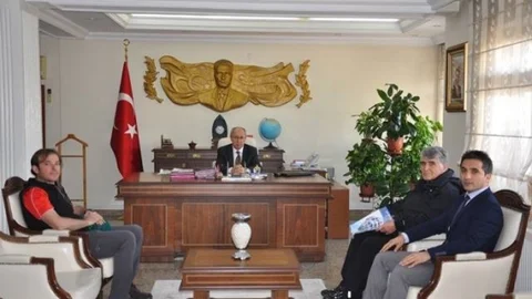 Ağrı Dağına Tırmanacak Sporcular Vali Haner'i Ziyaret Etti