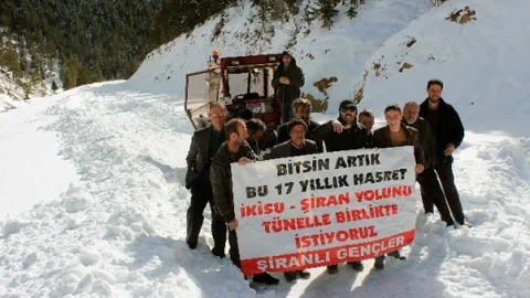 İkisu-Şiran Karayolu'nda İlginç Eylem