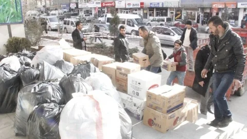 Hakkari'de Kobani'ye Yardımlar Devam Ediyor