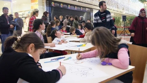 Yarı Yıl Tatili Varlıbaş Alışveriş Merkezi'nde Neşeli Ve Hediyelerle Dolu Geçti
