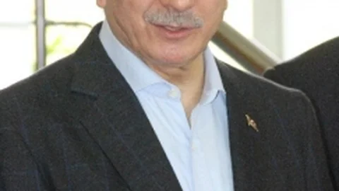Başbakan Davutoğlu “AK Parti İstanbul İl Başkanlığı'na Yapılan Saldırı Demokrasiye Doğrudan Bir Saldırıdır”