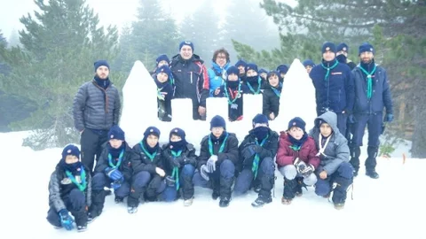 Küçük İzcilerden Uludağ'da Eskimo Hayatı