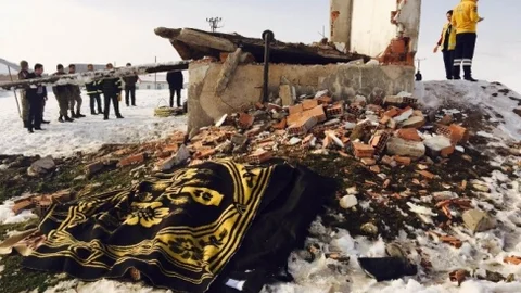 Su Deposu Çocukların Üzerine Çöktü 1 Ölü 1 Yaralı