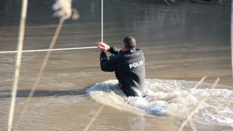 Soygunda Kullanılan Silahlar Nehirde Arandı