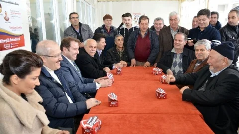 Ünlülerden Çat Kapı Ziyareti