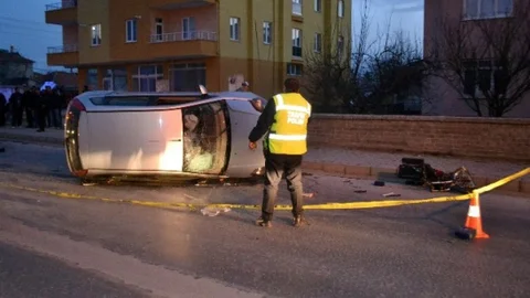 Otomobil Elektrikli Bisiklete Çarptı 1 Ölü 1 Yaralı