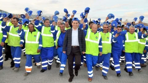 Başkan Tütüncü'den Temizlik İşçilerine Zam