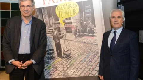 Orhan Pamuk Nilüfer'de Okurlarıyla Buluştu