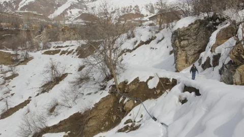 Şeyh Nazır Türbesi Yolu Onarılmayı Bekliyor