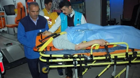 Motosiklet Yayaya Çarptı İki Yaralı