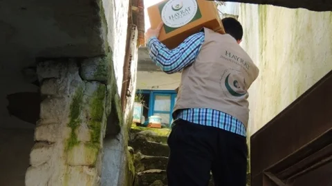 Hayrat Derneğinden İhtiyaç Sahiplerine Yardım