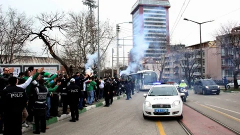Bursaspor'a Taraftardan Coşkulu Karşılama