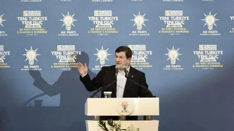 Başbakan Davutoğlu'nda Kılıçdaroğlu'na ''Ana Paralel Partisi Lideri Misin''