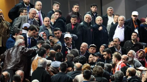 AK Parti İl Kongresi'nde Berkin Elvan Gerginliği