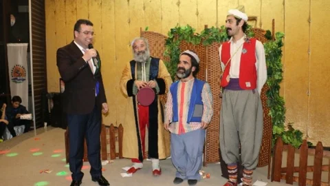 Çaycı Hüseyin Çocukları Eğlendirdi