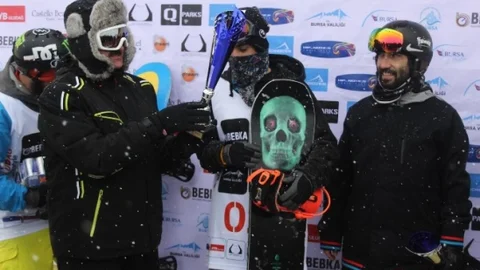 Uludağ'da Snowboard Yarışması Nefes Kesti