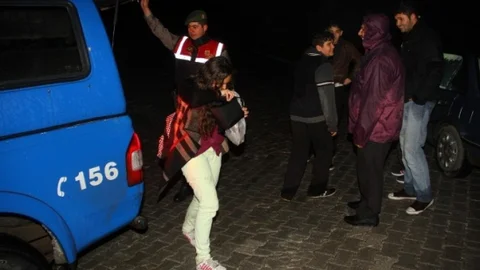 45 Kişi 1900 Metrede Mahsur Kaldı