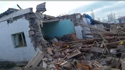 Tüp Patladı Üç Ev Harabeye Döndü