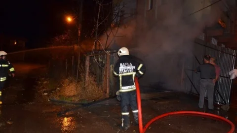 Garaj Yangını Mahalleliyi Sokağa Döktü