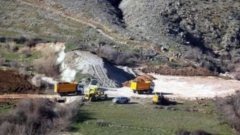 Nissibi Köprüsü'nün Bağlantı Yolu Yapılıyor