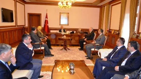 Malatya AK Parti İl Yönetimi Vali Kamçı'yı Ziyaret Etti