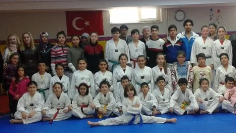 Bozüyüklü Minik Ve Yıldız Taekwondocuların Hedefleri Büyük
