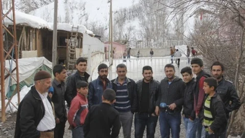 Hakkarili Gençlerden ‘Yaş Sınırının DÜşürülmesi' Talebi