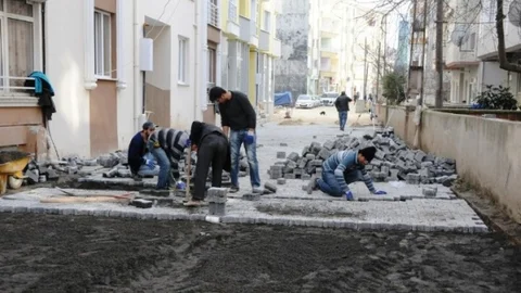 Süleymanpaşa Altınona Mahallesi'nde Yol Yapım Çalışmaları Devam Ediyor