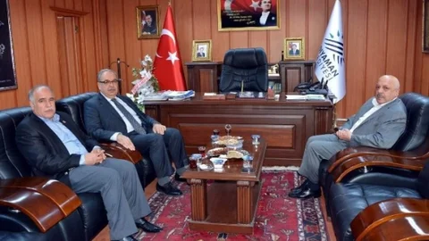 Hak-Iş Genel Başkanı Arslan'dan Başkan Kutlu'ya Nezaket Ziyareti