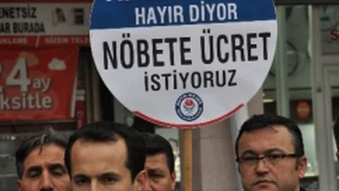 Balıkesir'de Eğitimcilerden Nöbet Ve Ek Ders Eylemi