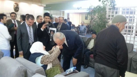 AK Parti'den Huzurevi'ne Ziyaret
