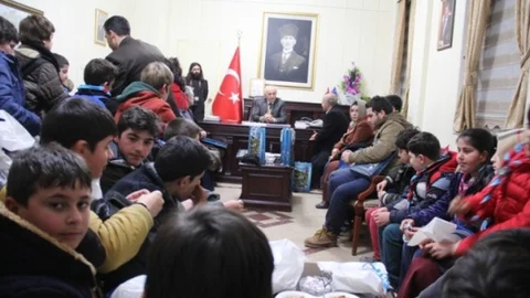 İstanbul'dan Gelen Öğrenciler Vali Odabaş'ı Ziyaret Etti