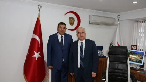 Vali Tuna Türk Kızılay'ı Eskişehir Şubesi'ni Ziyaret Etti