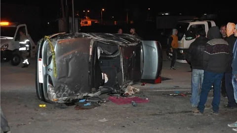 İzmir'de otomobil devrildi 1 ölü