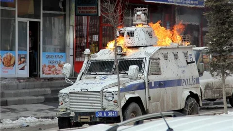 Hakkari'de izinsiz gösteri