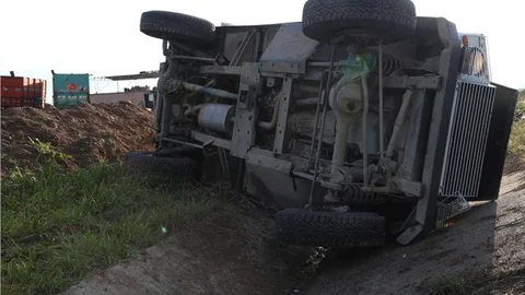 Diyarbakır'da zırhlı araç devrildi 2 polis yaralı