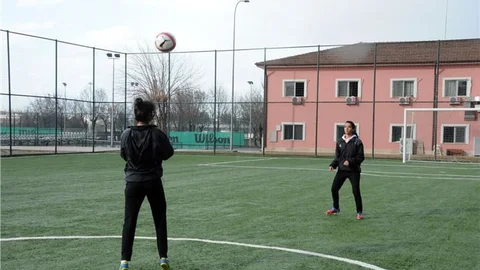 Batman'da kızların futbol sevgisi
