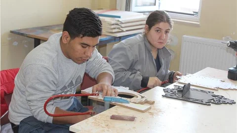 Engelli öğrenciler yetenekleriyle ustalara taş çıkartıyor