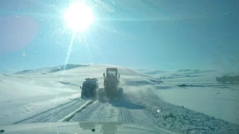 Erzurum'da Kar Ve Tipi Hayatı Felç Etti