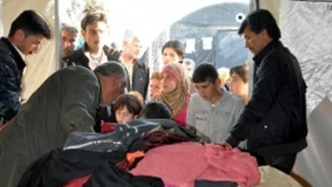 Mültecilere Kışlık Kumaş Dağıtımına Başlandı