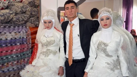 Akraba Gençler Sevdikleri Kızları Berdel Usulüyle Aldı