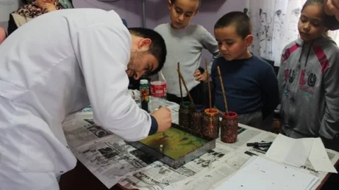 Karaman'da Engelli Öğrenciler Ebru Yaptı