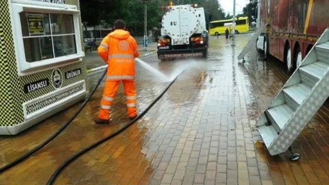Tekirdağ'da Yağmur Sonrası Çevre Temizliği