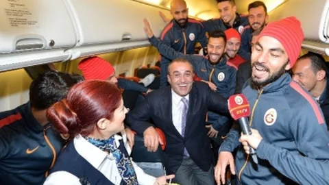 Selçuk İnan'a Uçakta Doğum Günü Sürprizi