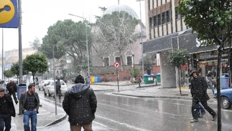 Balıkesir'de Kar Yağışı Başladı