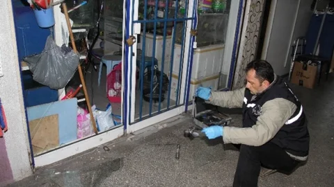 Hırsızlar Aynı Pasajda Yine Kuş Çaldı Hamsterları Öldürdü