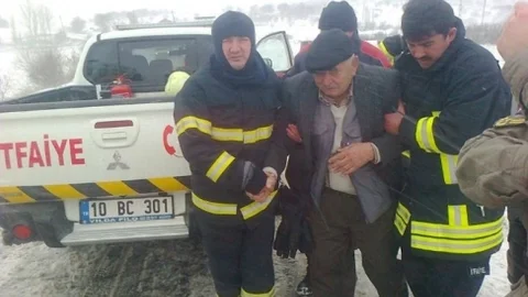 Kar Ve Fırtına Yolcu Otobüsünü Devirdi 4 Yaralı