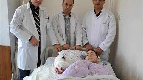 Suriyeli işçinin kopan kolu dikildi