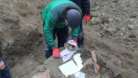 Temel kazısından tarihi kalıntılar çıktı