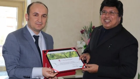 Malezyalı Rektörden Rektör Orbay'a Övgü